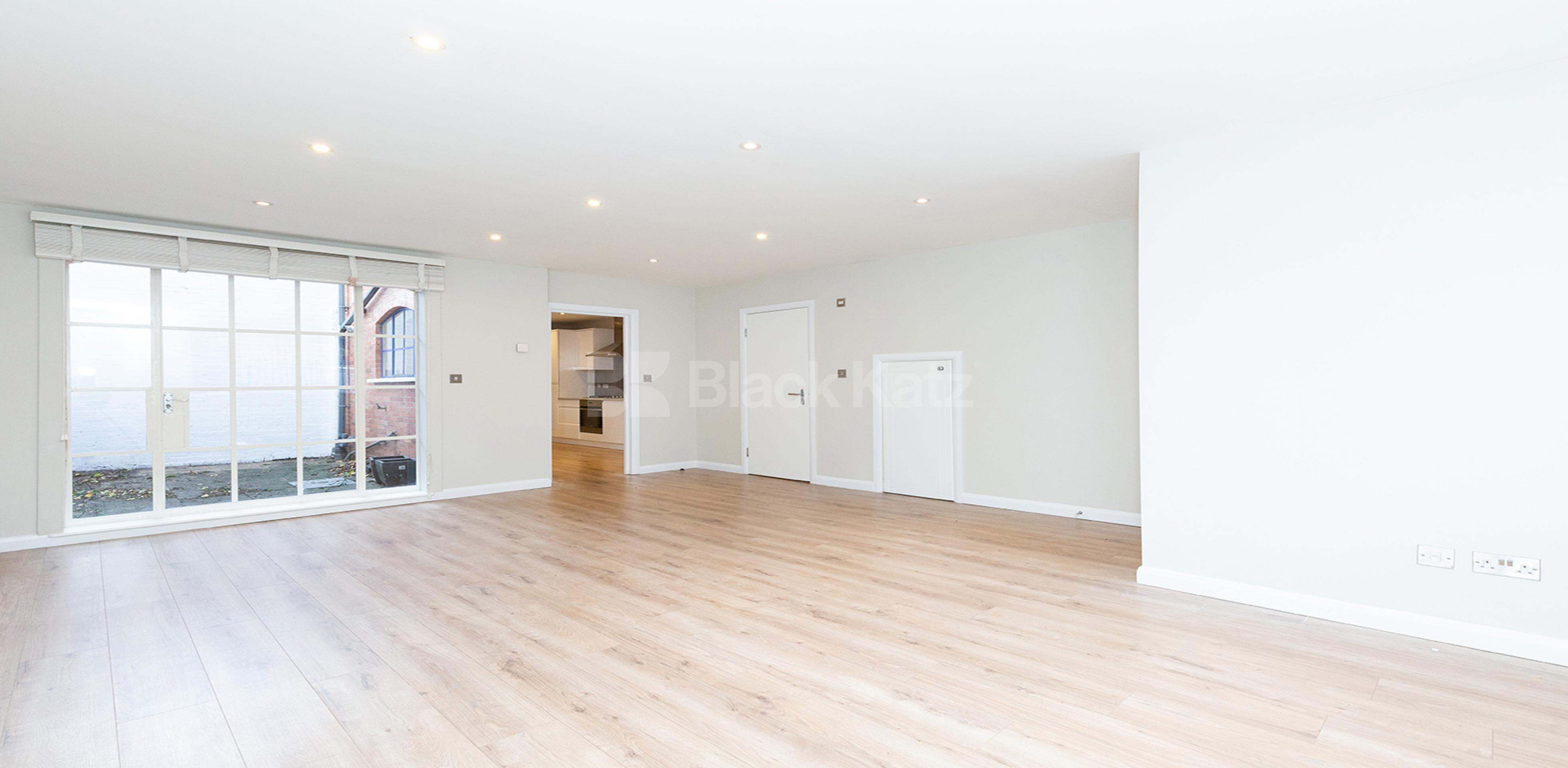 			3 BEDROOM MEWS HOUSE, 3 Bedroom, 1 bath, 1 reception Mews House			 Dove Road, CANONBURY  N1